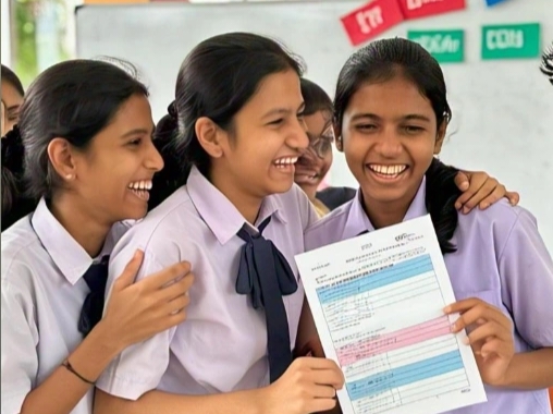 IMG_20250427_175255 UP Board Result 2025: बरेली की बेटियों ने रचा इतिहास, टॉप-10 में तीन छात्राएं शामिल